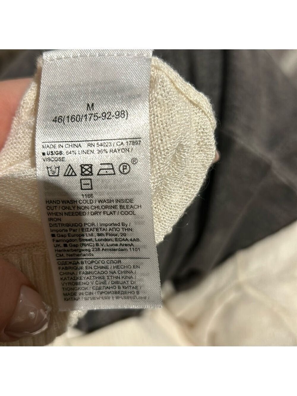 Women's Cream/ off-white sweater from Banana Republic - Picture 4 of 4